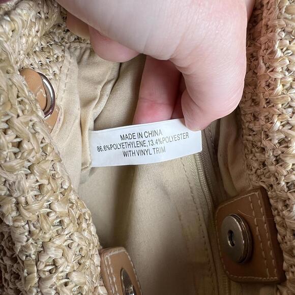 Vintage Straw Handbag with Floral Embroidery and Wooden Handles - Picture 5 of 6